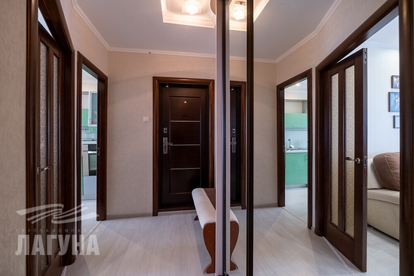 
  Продается 3-комн. квартира, 65.8 м², Елизаровых ул, д. 70
. Фото 6.