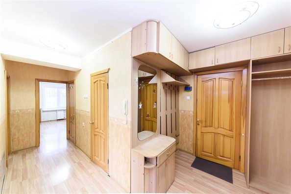 
  Продается 3-комн. квартира, 70 м², Щорса ул
. Фото 2.