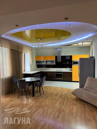
  Сдается 3-комн. квартира, 172 м², Кустарный пер, д. 1
. Фото 5.