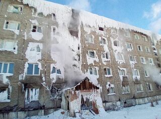 В Иркутске из «дома-айсберга» переселяют семьи